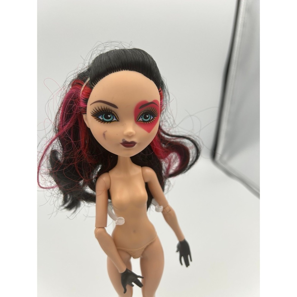 Ever After High Nude Lizzie Heart fashion doll - Picture 2 of 5